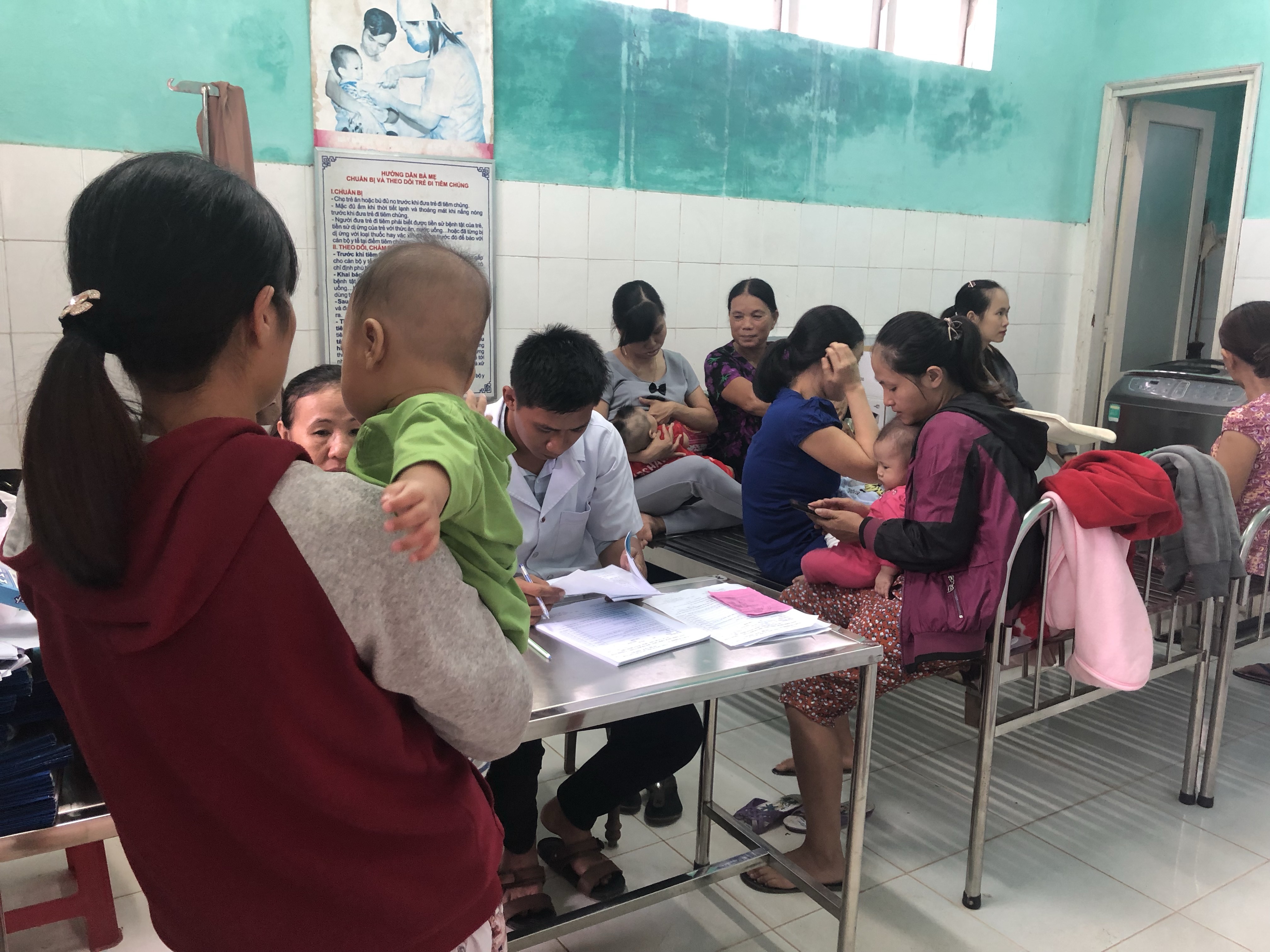 Phòng theo dõi sau tiêm của TYT xã Phong An