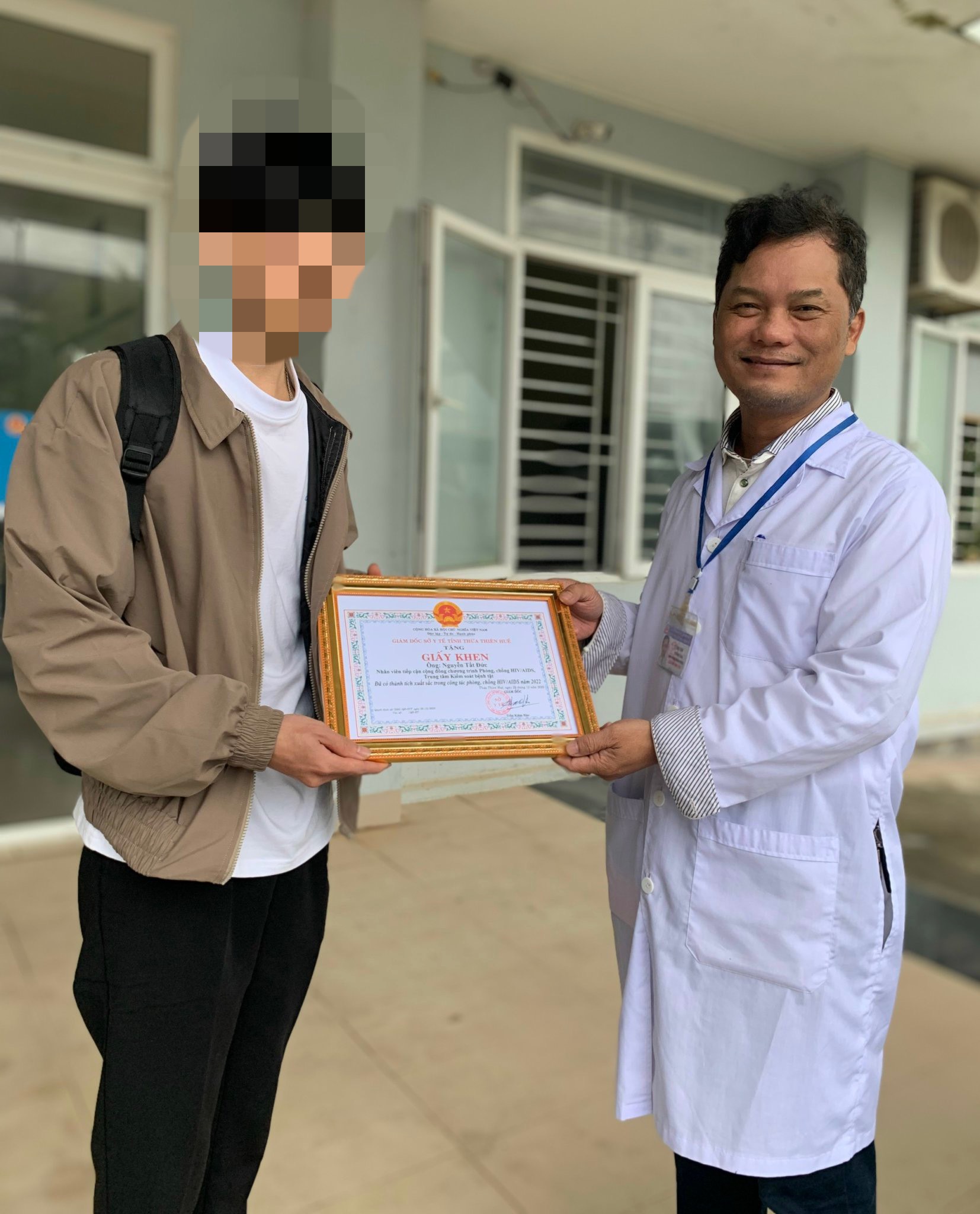 NVTCCĐ nhận giấy khen của Sở Y tế