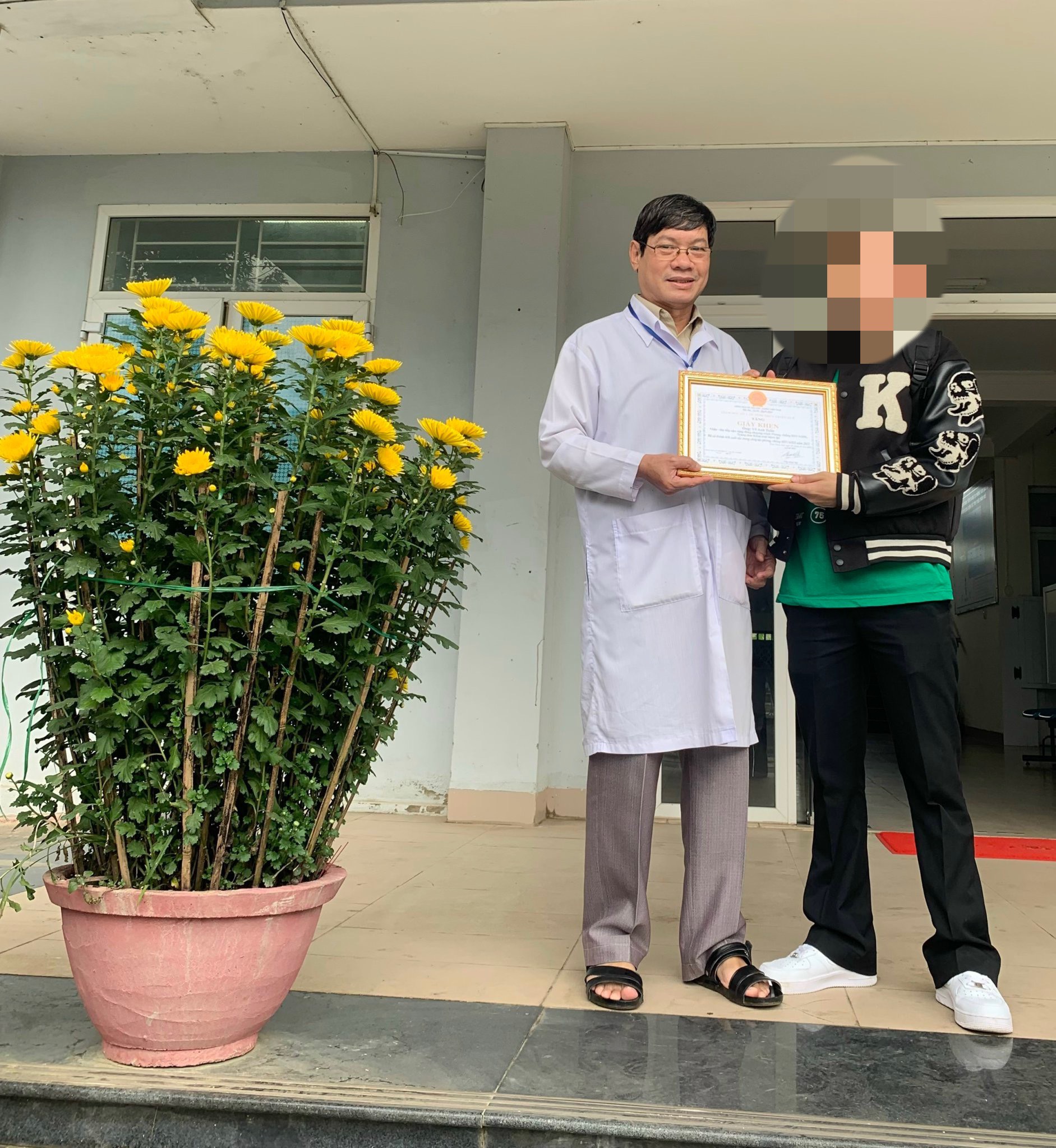 NVTCCĐ nhận giấy khen của Sở Y tế