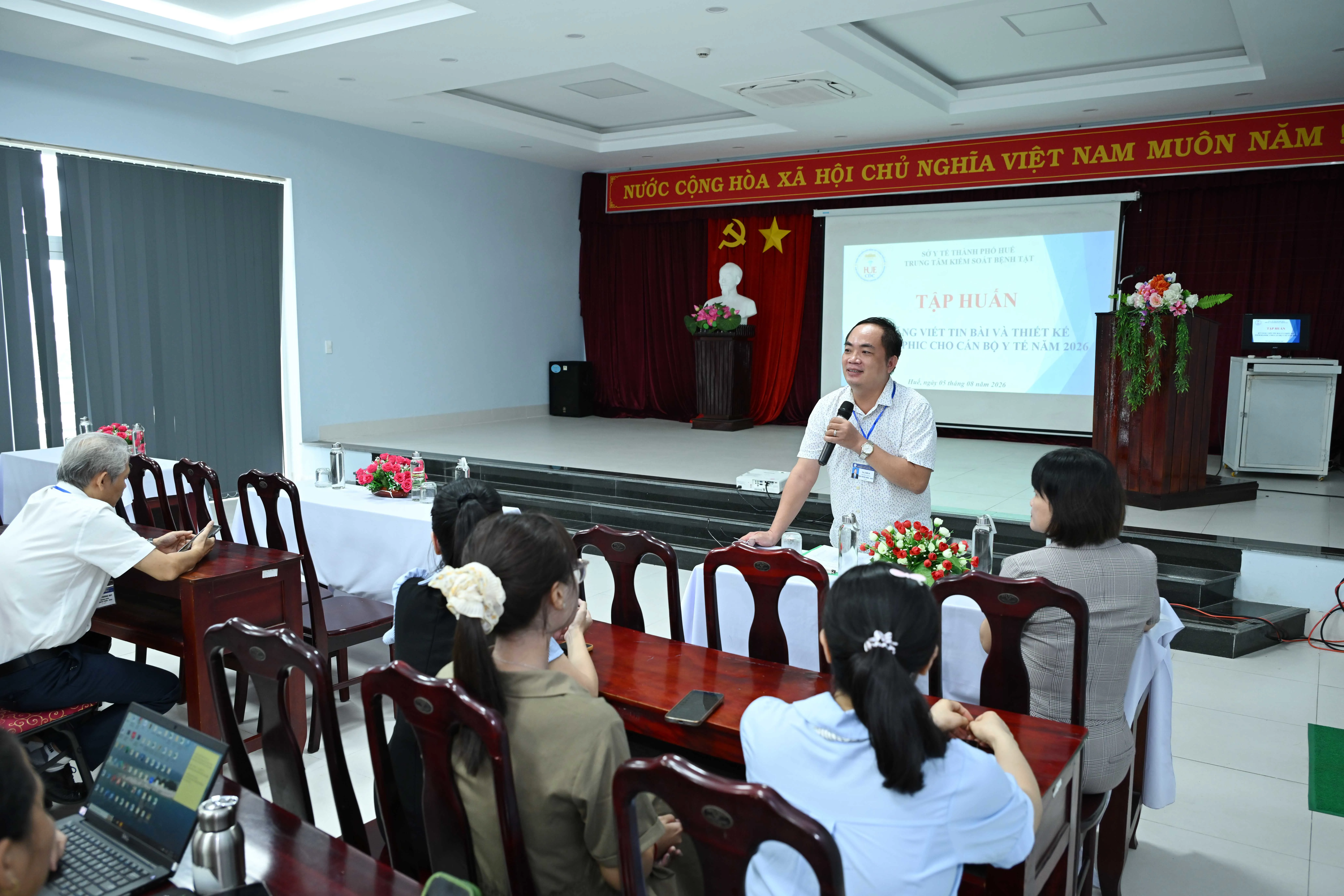 CDC Huế tập huấn kỹ năng viết tin, bài và thiết kế infographic cho cán bộ y tế năm 2026