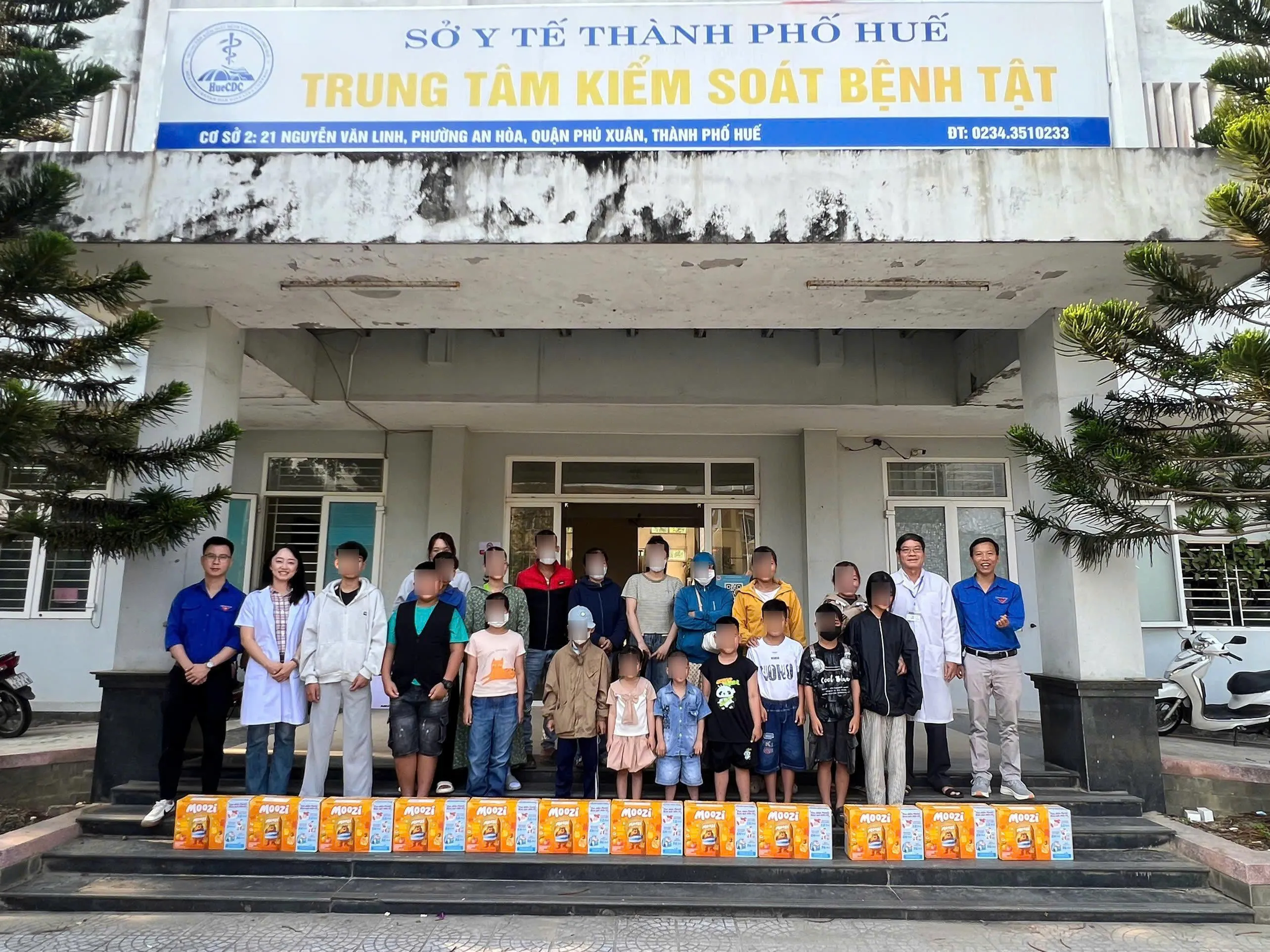 Chi đoàn Trung tâm Kiểm soát bệnh tật thành phố Huế tổ chức thăm hỏi, tặng quà cho người nhiễm HIV