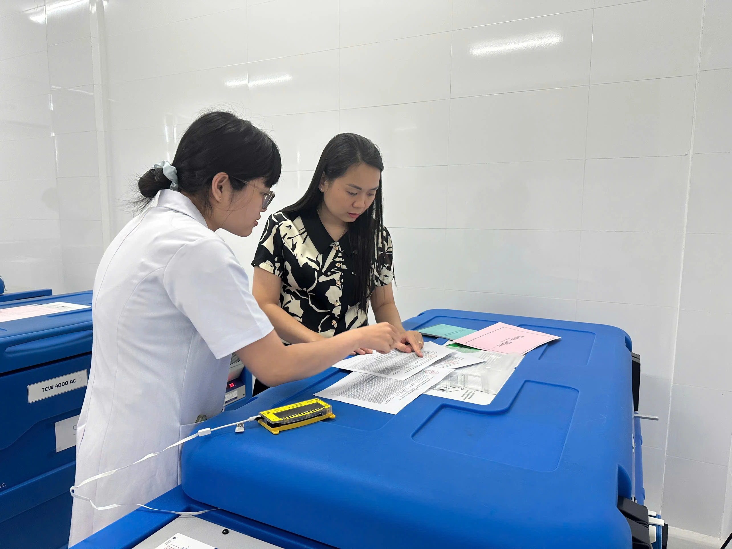 Đoàn công tác của Viện Kiểm định Quốc gia Vắc xin và Sinh phẩm y tế kiểm tra, giám sát hậu kiểm chất lượng vắc xin, sinh phẩm y tế tại thành phố Huế