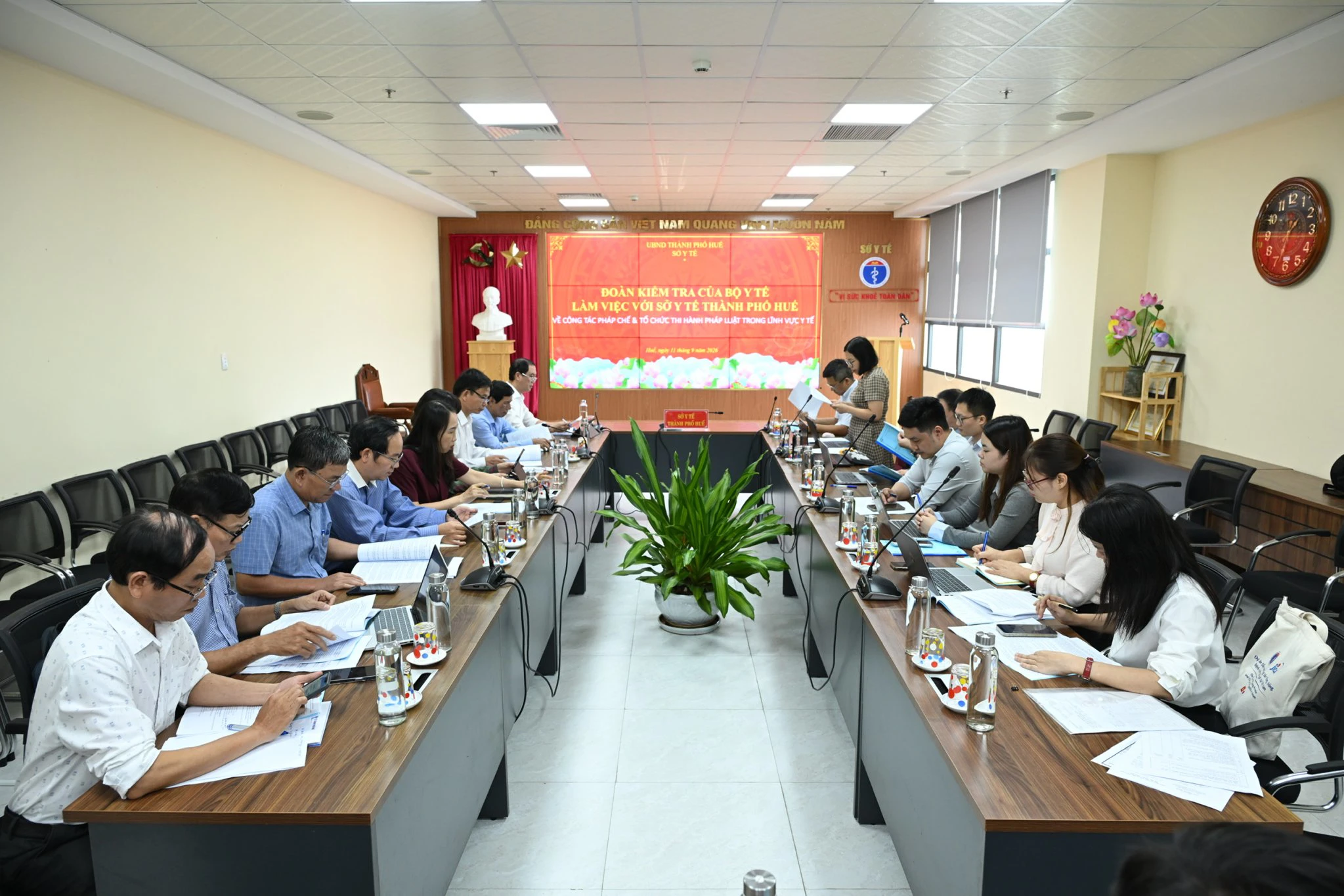 Đoàn kiểm tra của Bộ Y tế làm việc với Sở Y tế thành phố Huế về công tác pháp chế và tổ chức thi hành pháp luật