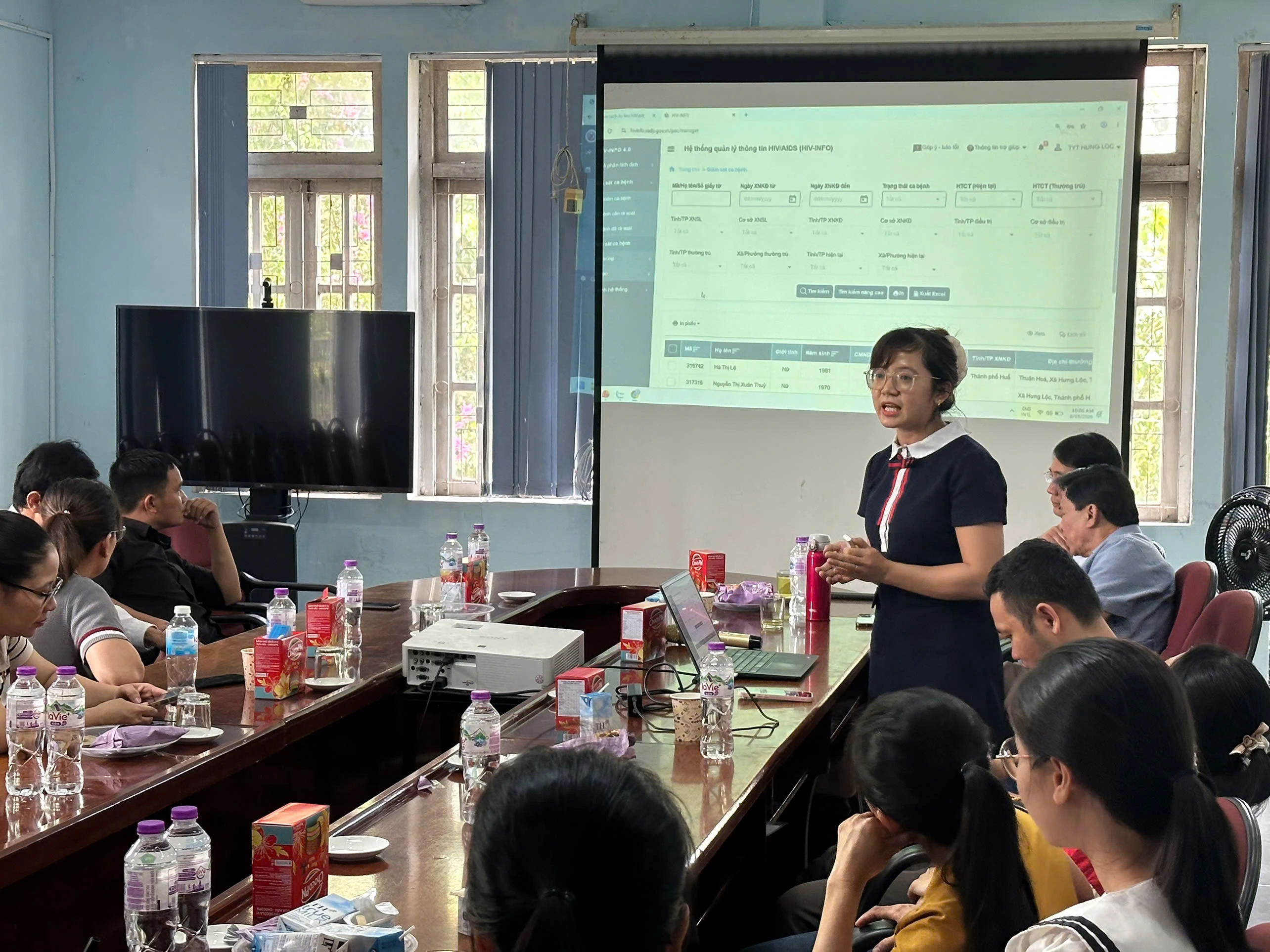 Hướng dẫn triển khai Chiến dịch 90 ngày làm sạch dữ liệu và Tập huấn báo cáo phần mềm trực tuyến lĩnh vực HIV/AIDS tại TTYT Phú Vang