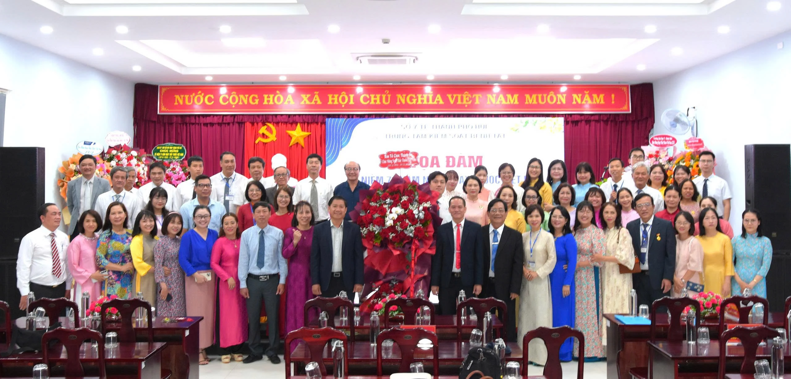 Lãnh đạo Ban Tổ chức Thành ủy Huế thăm, chúc mừng Trung tâm Kiểm soát bệnh tật nhân kỷ niệm 71 năm Ngày Thầy thuốc Việt Nam (27/2/1955 – 27/2/2026)