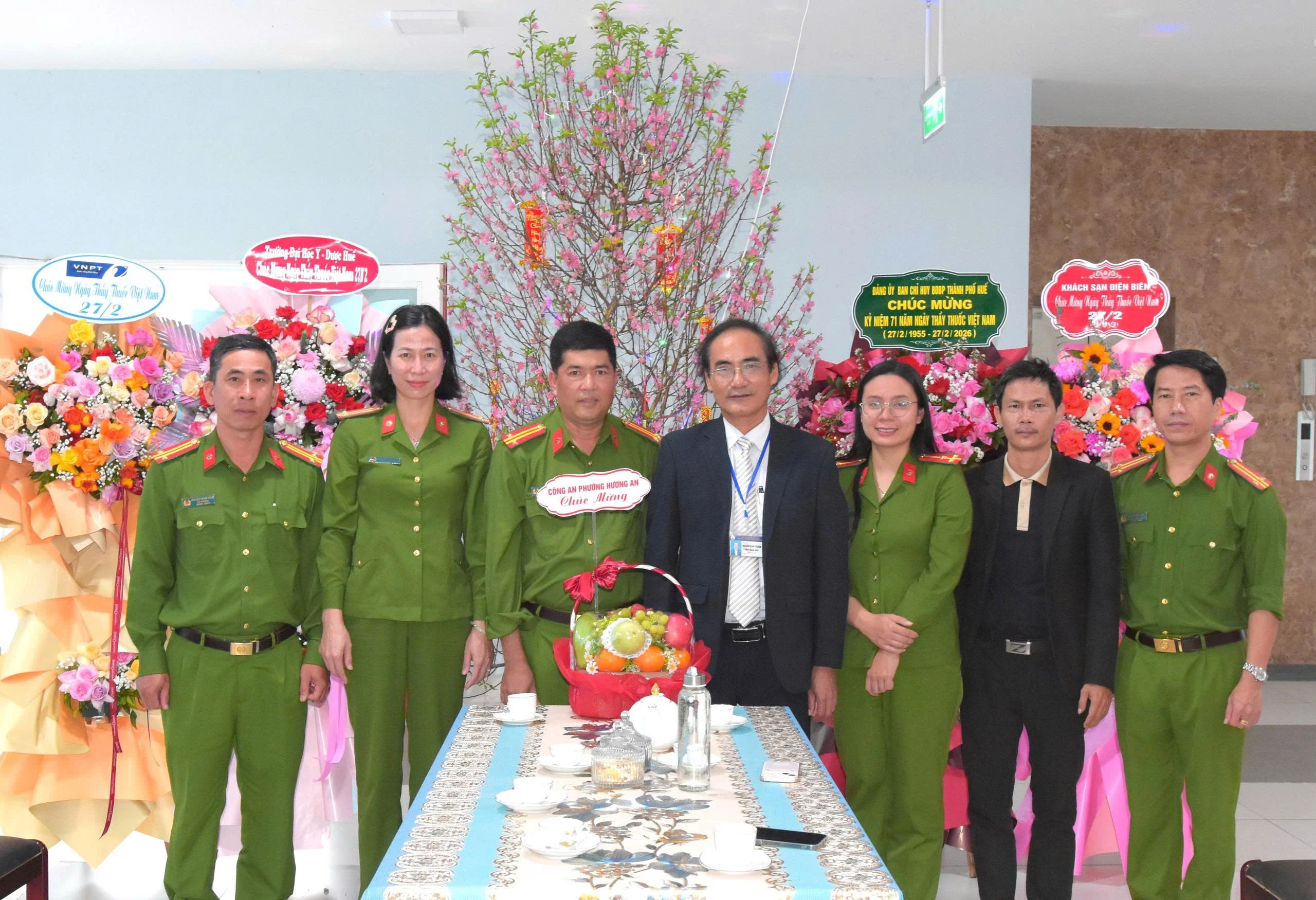 Lãnh đạo các cơ quan, đơn vị thăm, chúc mừng Trung tâm Kiểm soát bệnh tật thành phố nhân kỷ niệm 71 năm Ngày Thầy thuốc Việt Nam (27/02/1955 - 27/02/2026)