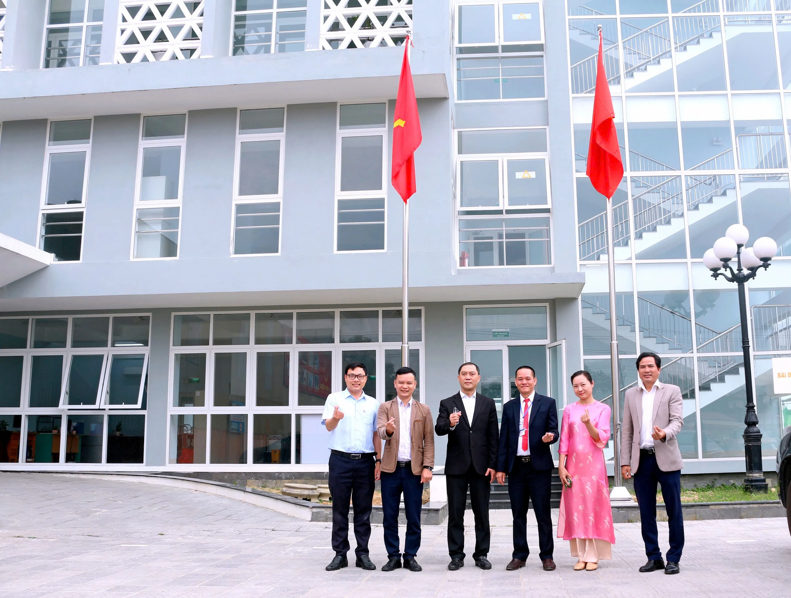 Lãnh đạo Sở Y tế thăm, chúc Tết Trung tâm Kiểm soát bệnh tật thành phố Huế.