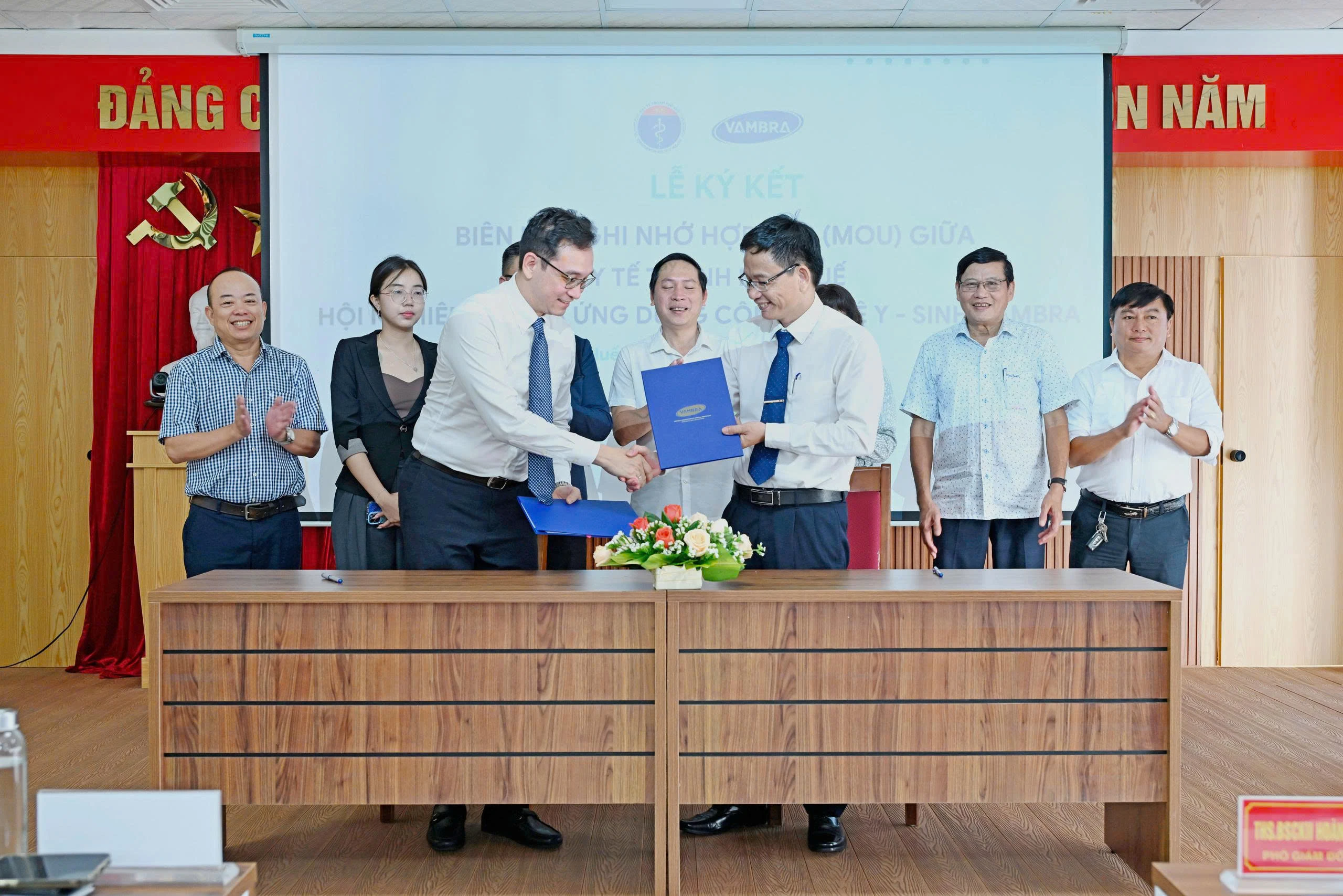 Lễ ký kết Biên bản ghi nhớ hợp tác và khai giảng lớp tập huấn AI dành cho cán bộ, nhân viên y tế