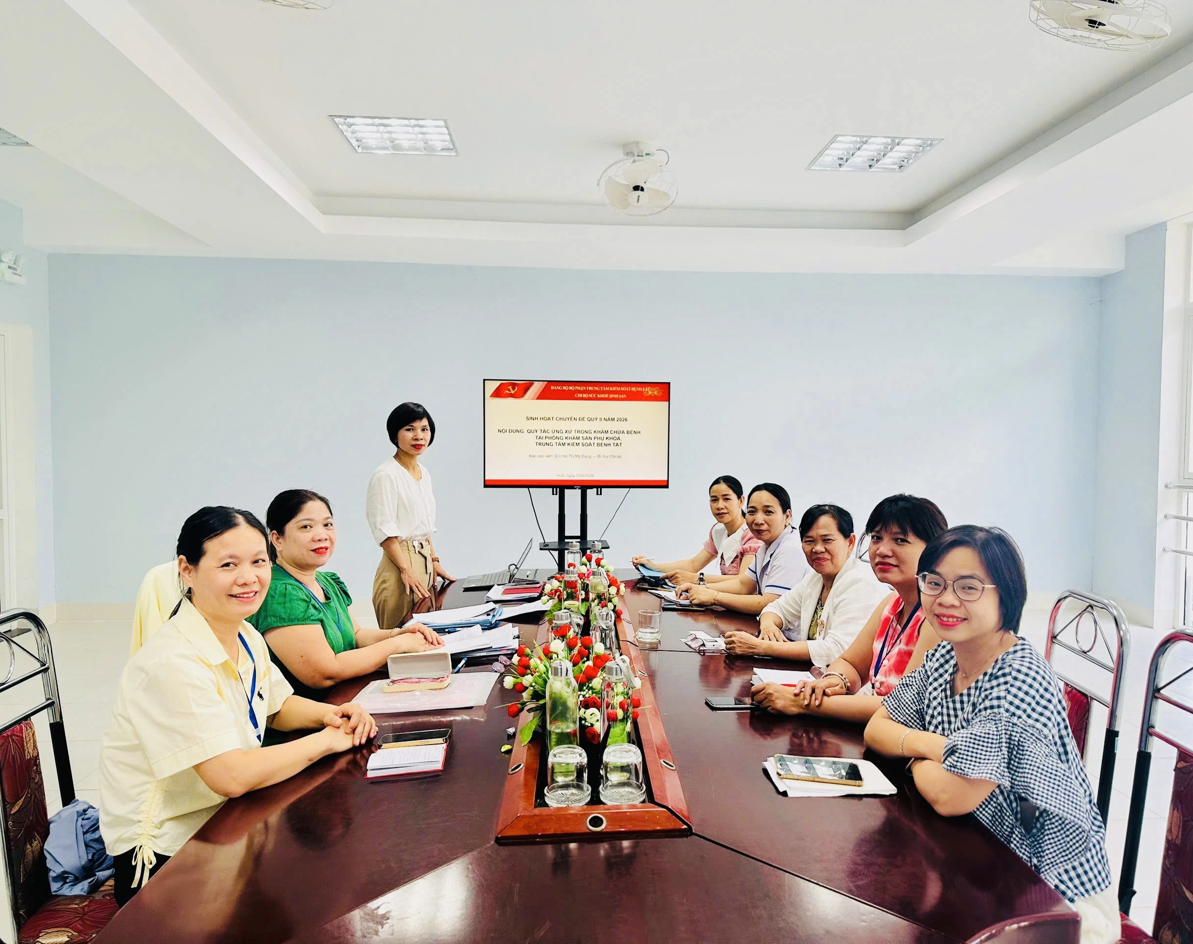 Sinh hoạt chuyên đề về quy tắc ứng xử trong khám chữa bệnh