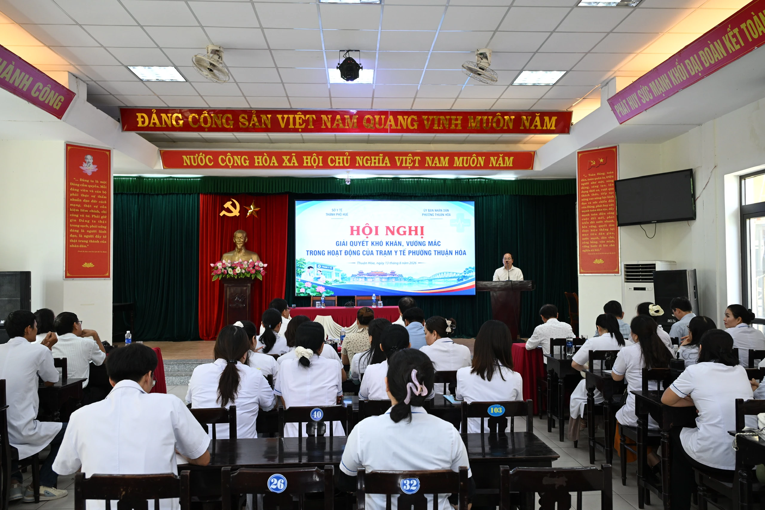 Sở Y tế thành phố Huế làm việc, giải quyết khó khăn, vướng mắc tại Trạm Y tế phường Thuận Hóa