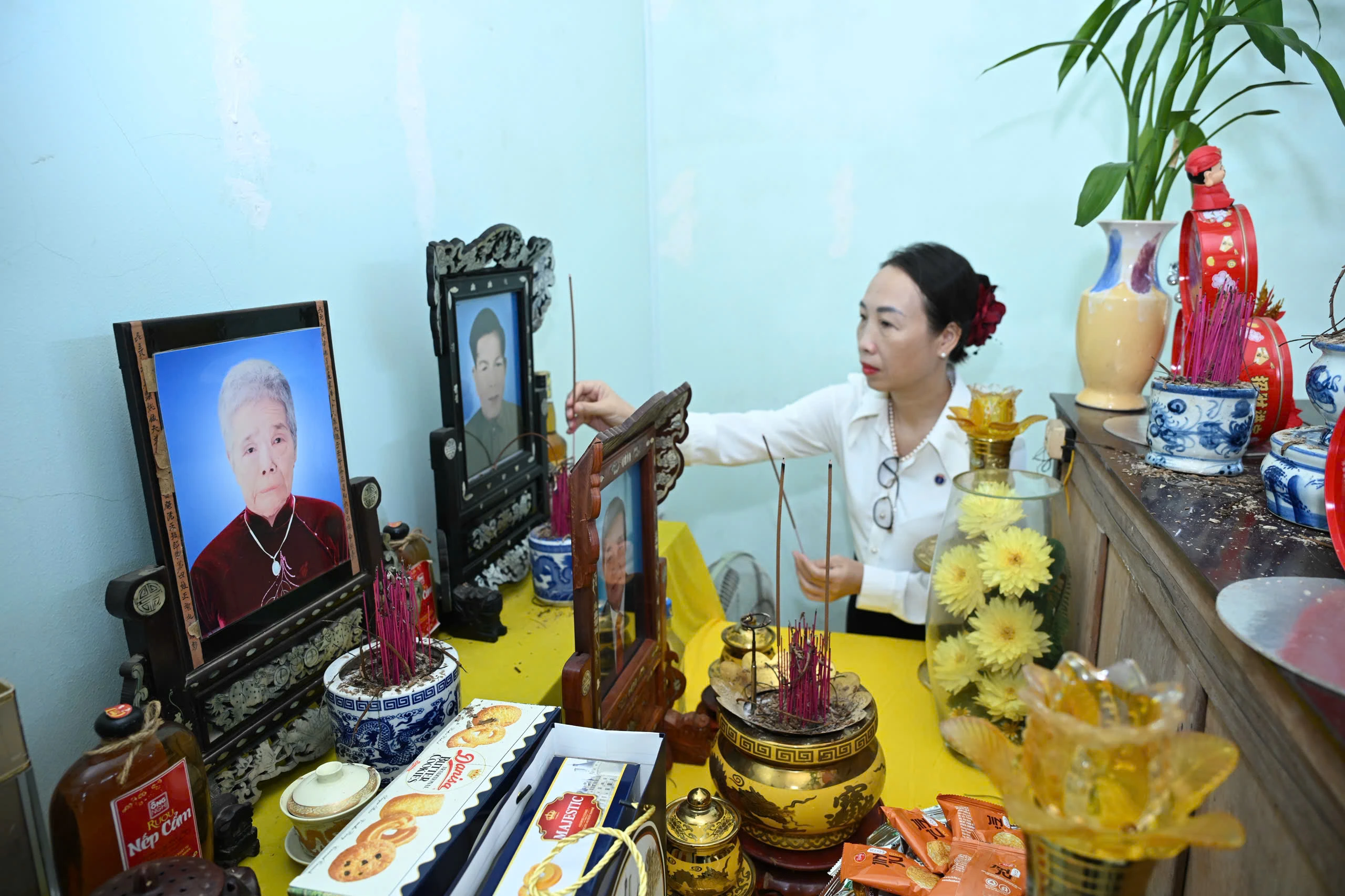 Sở Y tế thành phố Huế thăm, tặng quà gia đình thương binh, người có công nhân kỷ niệm 79 năm Ngày Thương binh - Liệt sĩ
