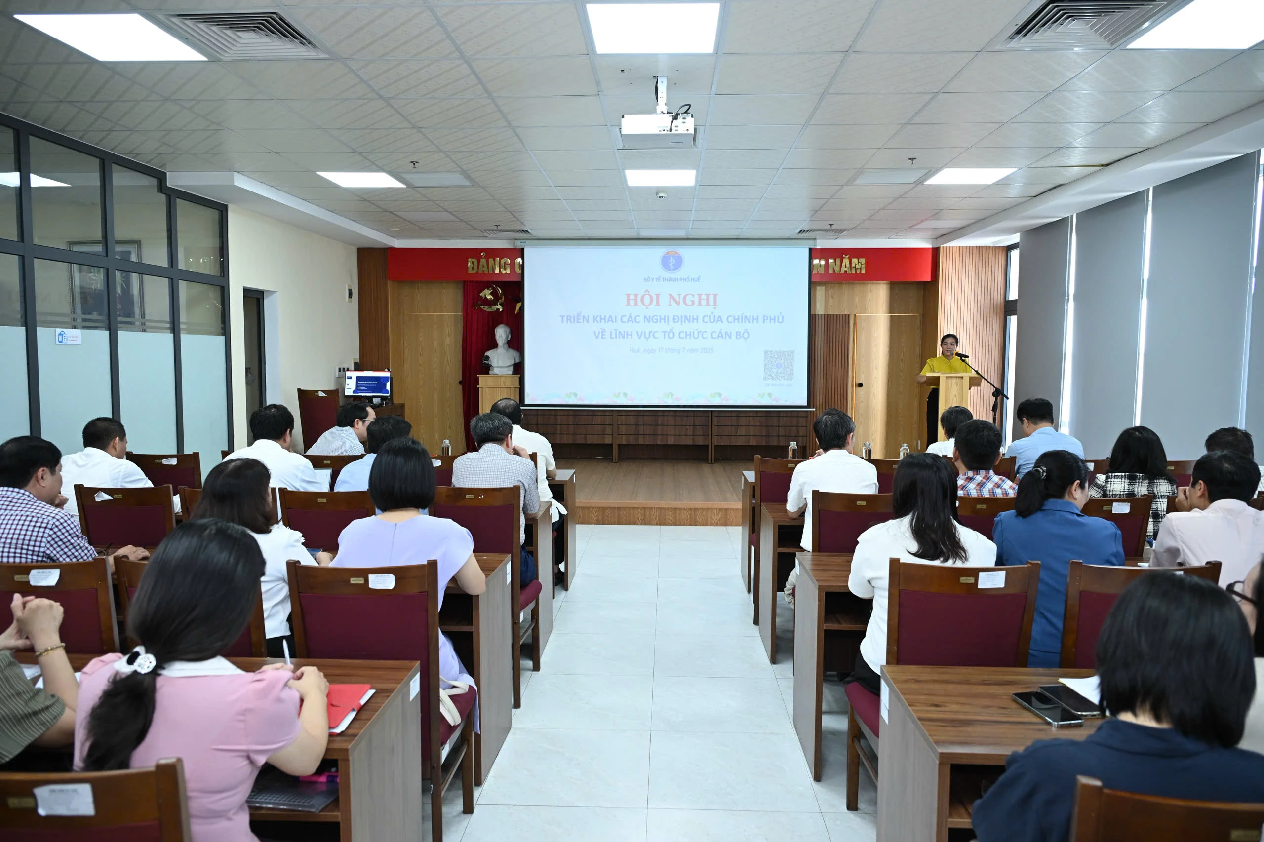 Sở Y tế thành phố Huế tổ chức Hội nghị triển khai các Nghị định mới của Chính phủ về lĩnh vực tổ chức cán bộ