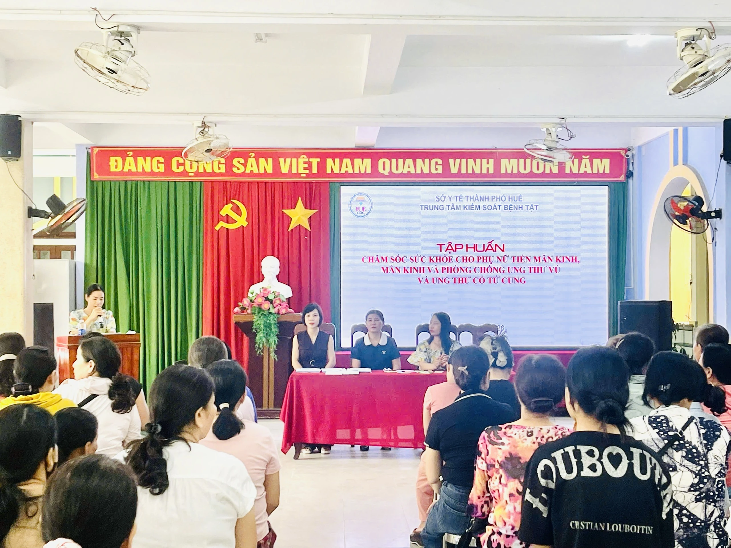 Tập huấn chăm sóc sức khỏe phụ nữ tiền mãn kinh, mãn kinh tại phường An Cựu