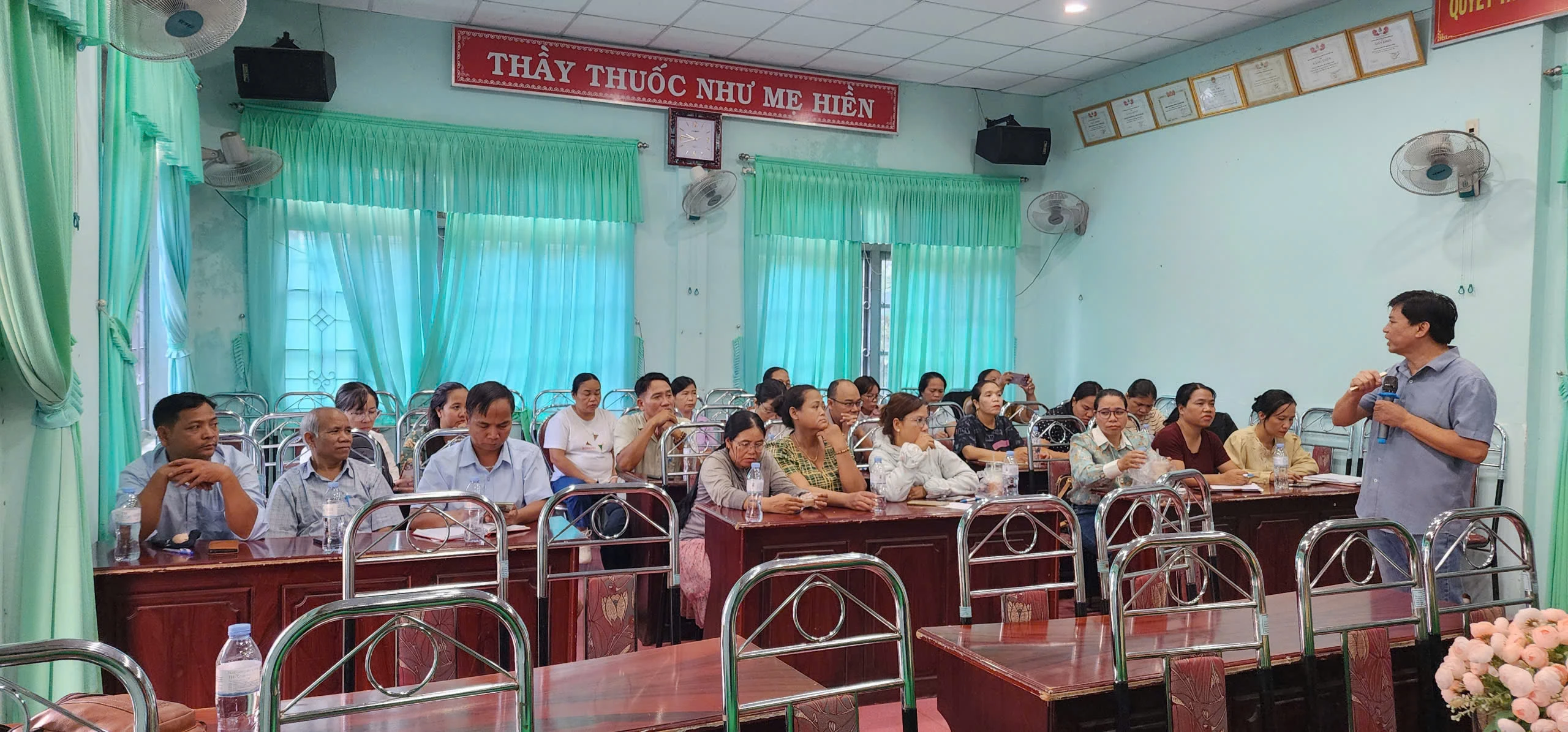 TẬP HUẤN GIẢM KỲ THỊ VÀ PHÂN BIỆT ĐỐI XỬ VỚI NGƯỜI NHIỄM HIV/AIDS CHO CÁN BỘ Y TẾ CƠ SỞ
