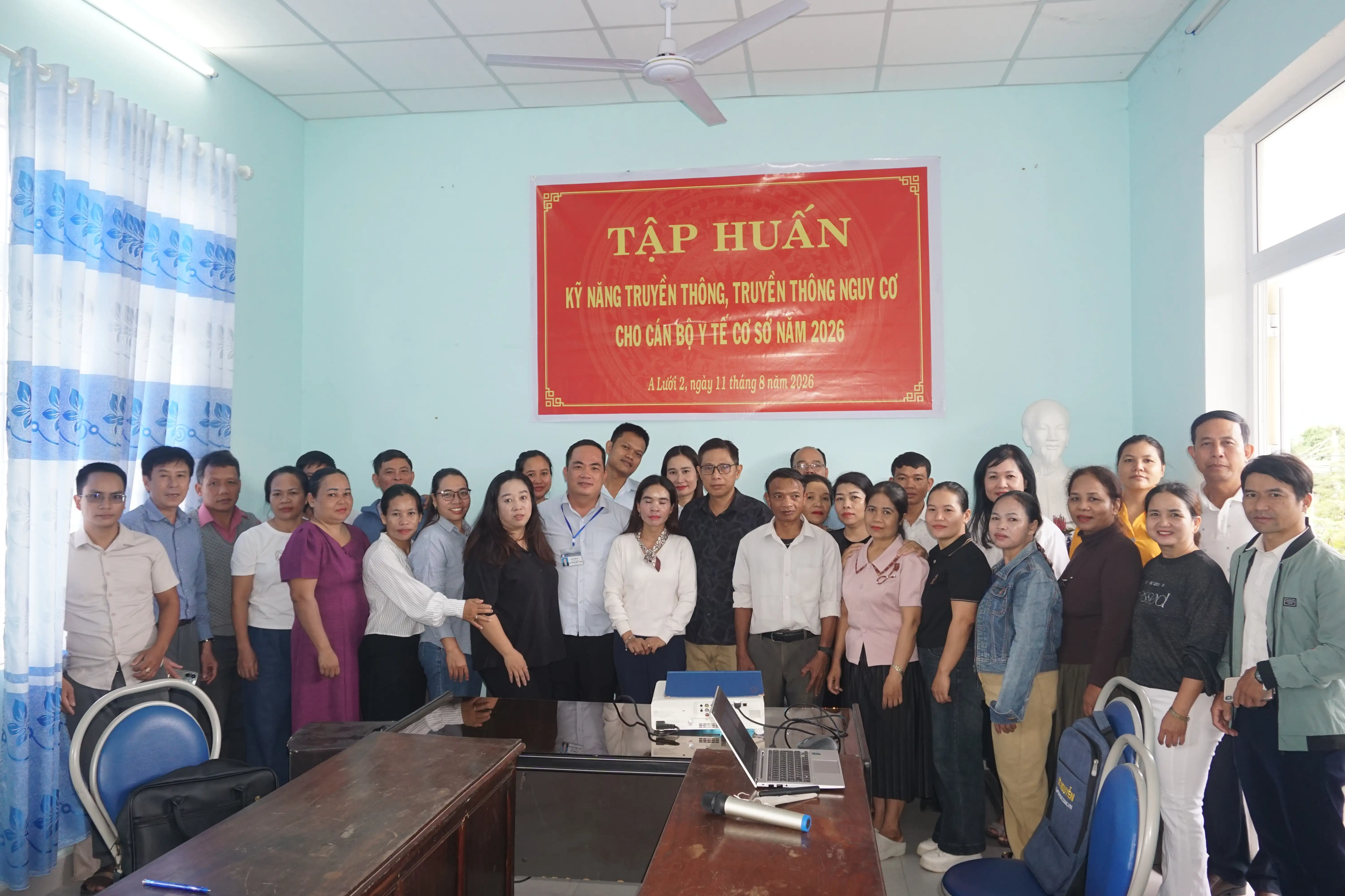 Tập huấn kỹ năng truyền thông GDSK cán bộ y tế cơ sở tại TTYT A Lưới năm 2026.