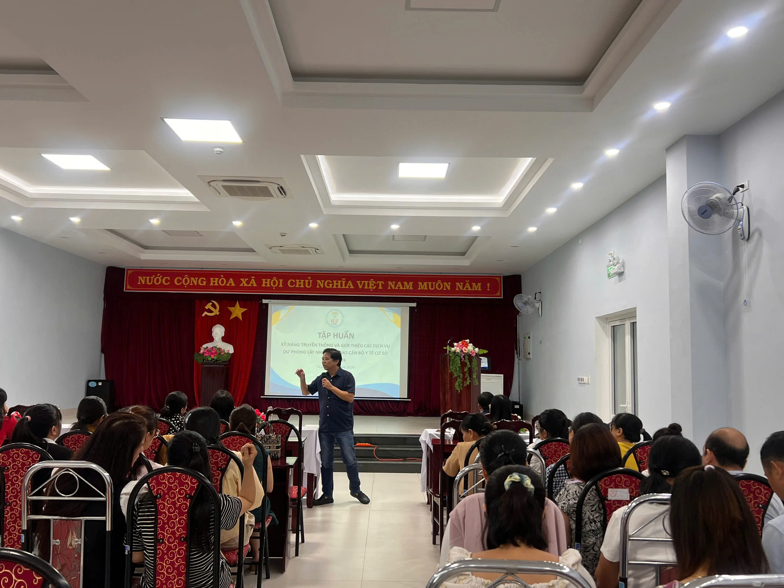 Tập huấn kỹ năng truyền thông và giới thiệu các dịch vụ dự phòng lây nhiễm HIV cho cán bộ y tế cơ sở khu vực Thuận Hóa