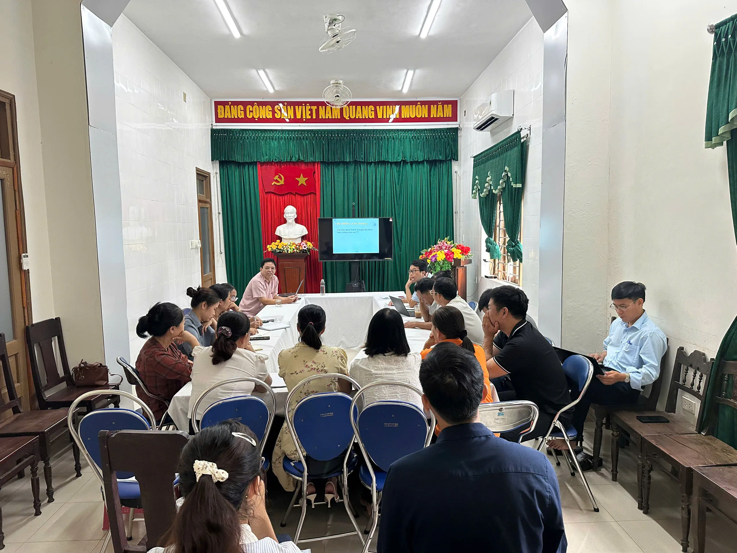 Tập huấn quản lý chương trình phòng ,chống HIV/AIDS cho cán bộ TYT Nam Đông, Khe Tre, Long Quảng