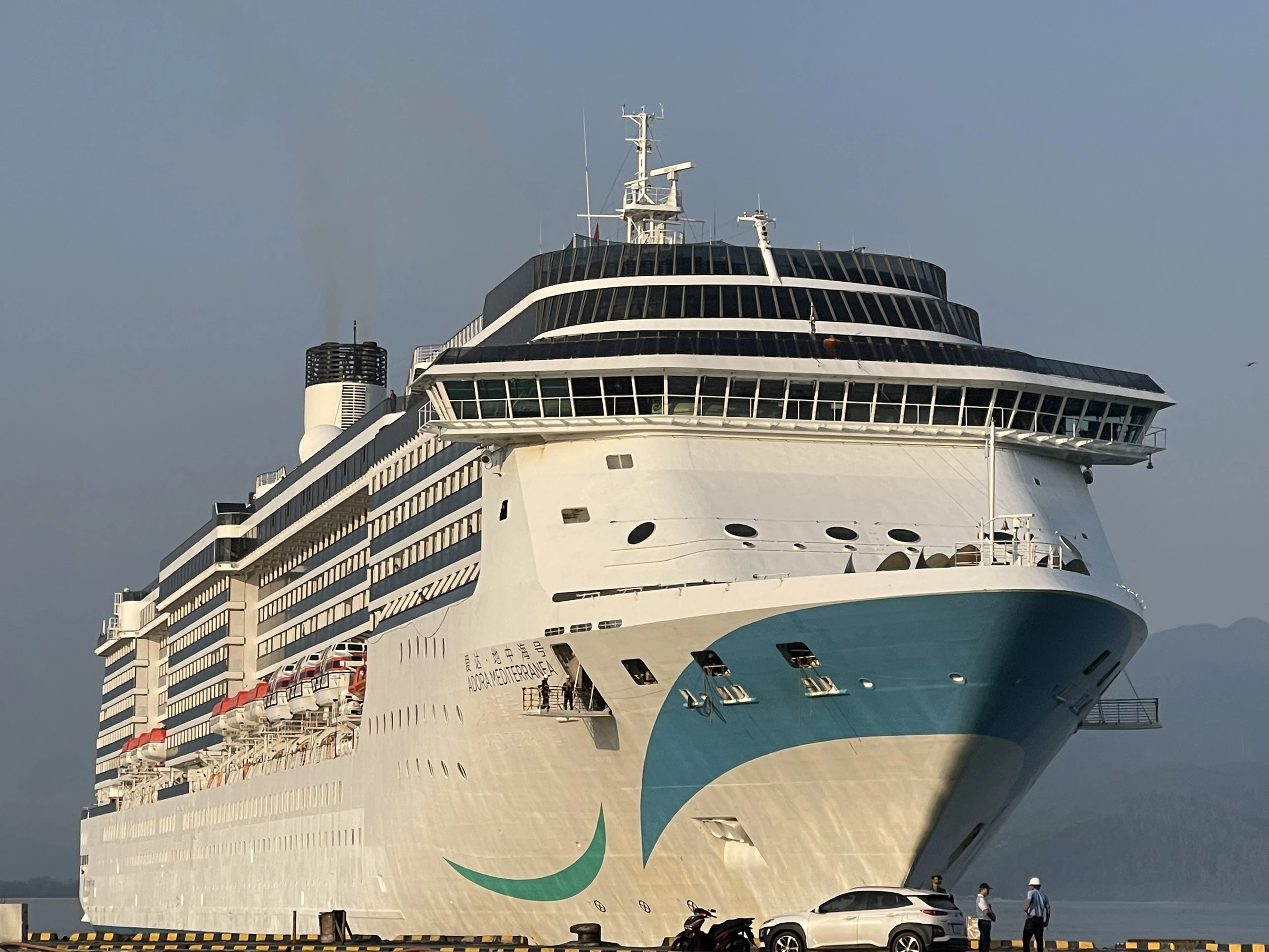 Thực hiện quy trình kiểm dịch y tế quốc tế đối với tàu du lịch ADORA MEDITERRANEA nhập cảnh đến Cảng Chân Mây