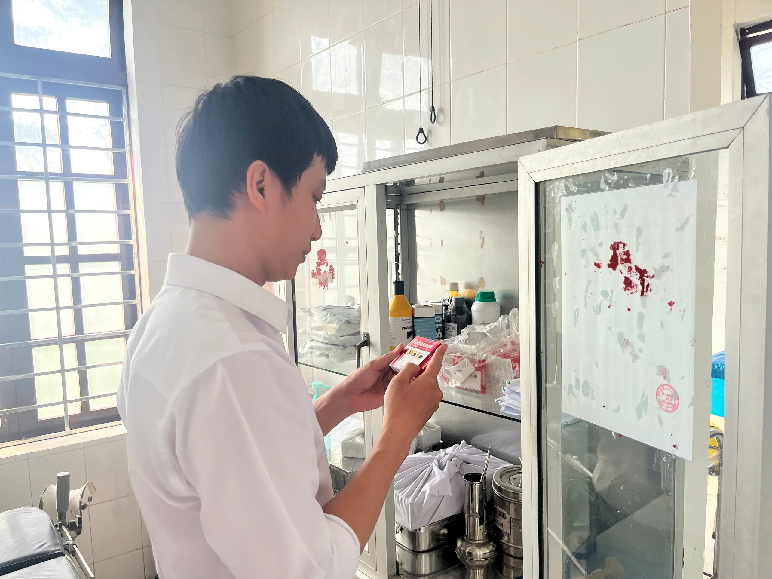 Trung tâm kiểm soát bệnh tật Giám sát cấp phát thuốc tẩy giun cho trẻ em thuộc Chương trình mục tiêu quốc gia Giảm nghèo bền vững