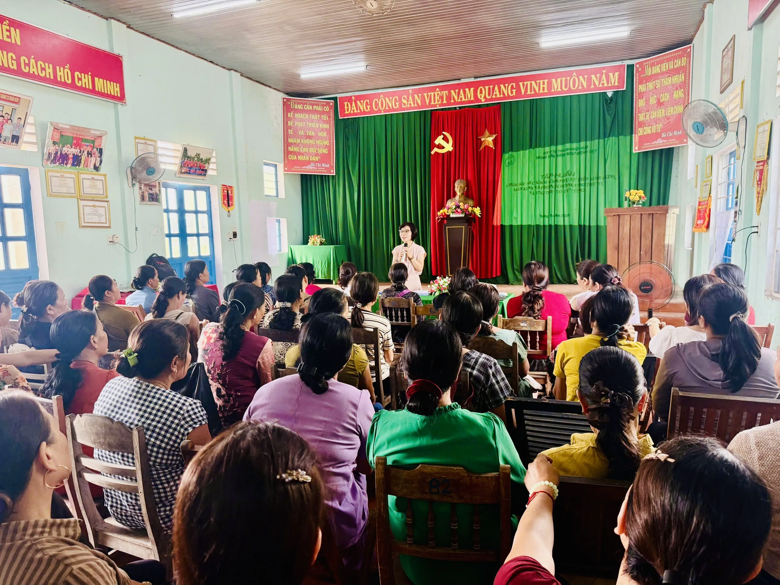 Trung tâm kiểm soát bệnh tật: Tập huấn chăm sóc sức khỏe phụ nữ tiền mãn kinh, mãn kinh và phòng chống ung thư vú, ung thư cổ tử cung.