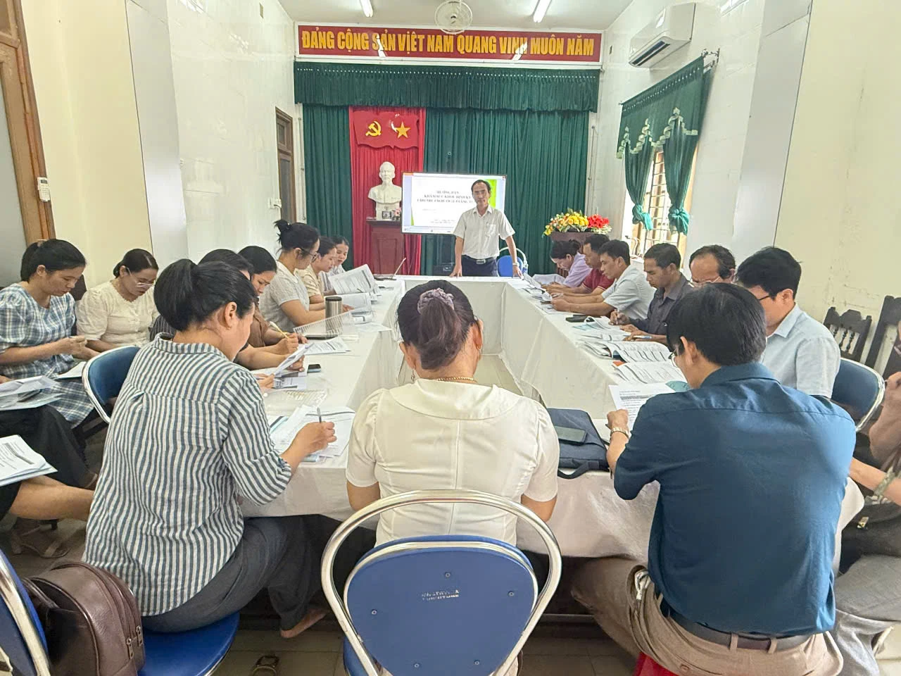 Trung tâm kiểm soát bệnh tật triển khai tập huấn nâng cao năng lực mạng lưới tuyến cơ sở về Khám sức khỏe định kỳ cho trẻ em dưới 24 tháng tuổi tại Trung tâm Y tế Phú Lộc.